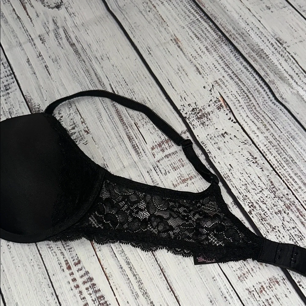 Victoria's Secret Black Bra with Molded‎ Cups and Adjustable Straps